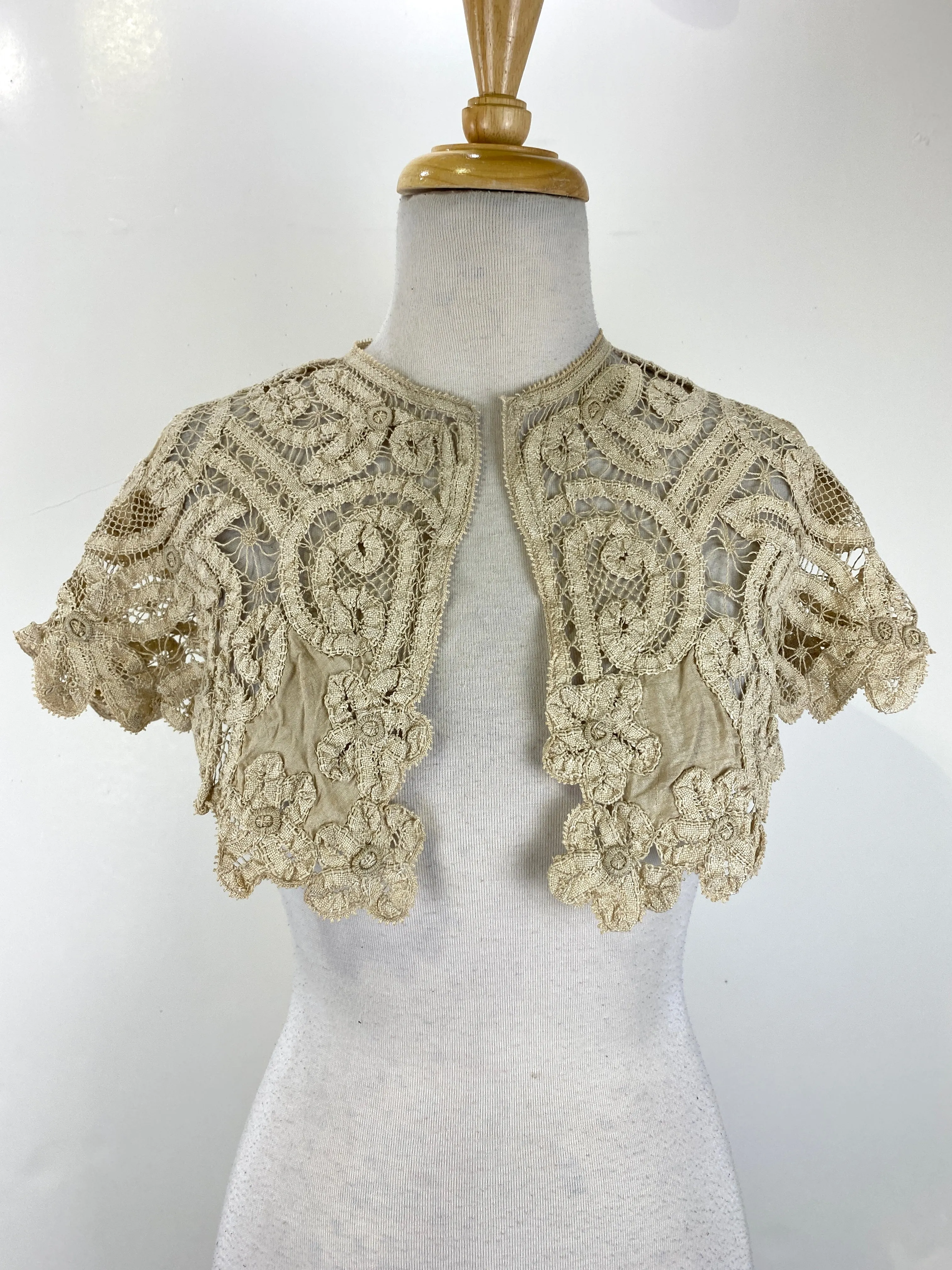 Antique Edwardian Beige Handwork Tape Lace Collar