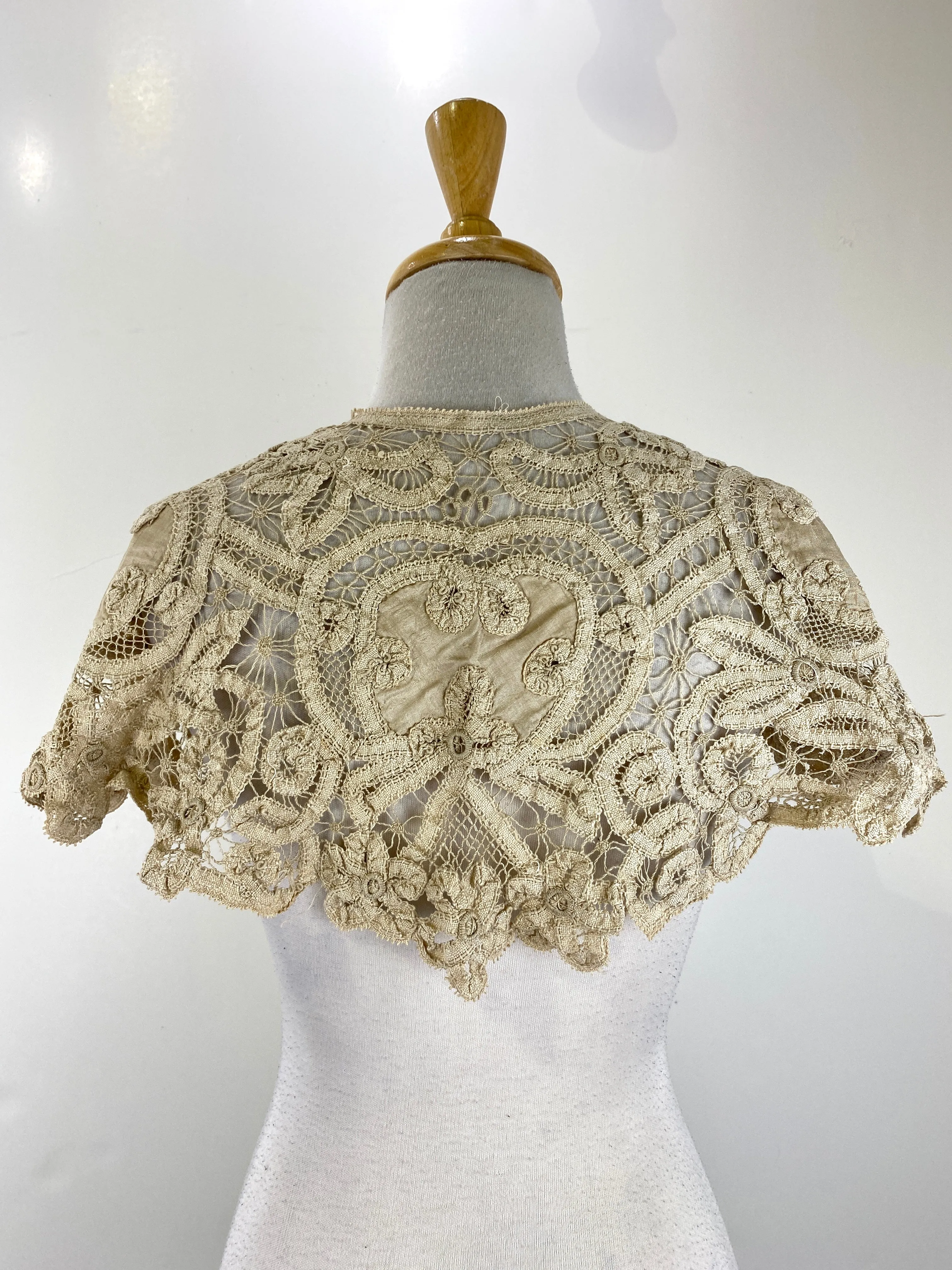 Antique Edwardian Beige Handwork Tape Lace Collar