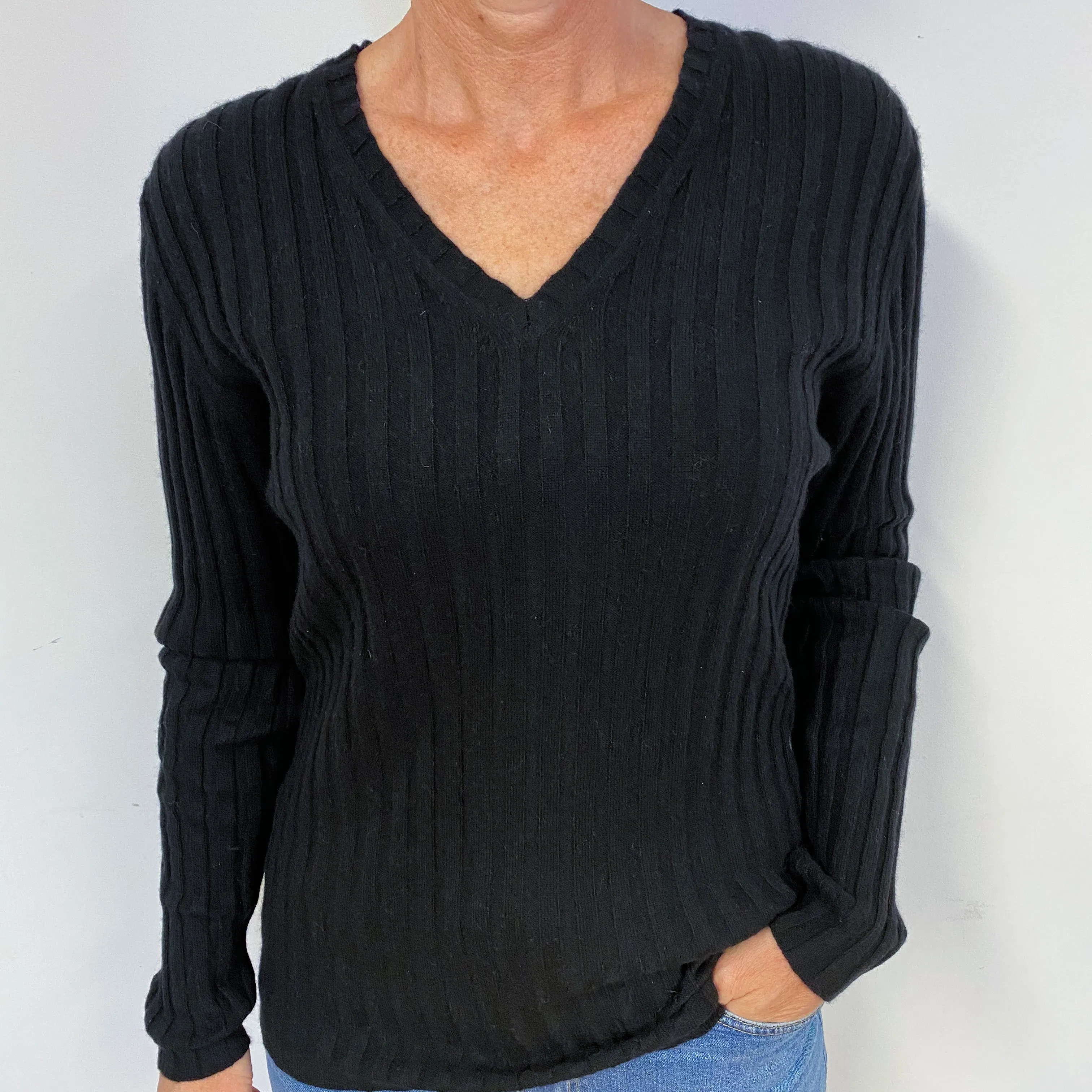 Black Ribbed Cashmere V-Neck Jumper