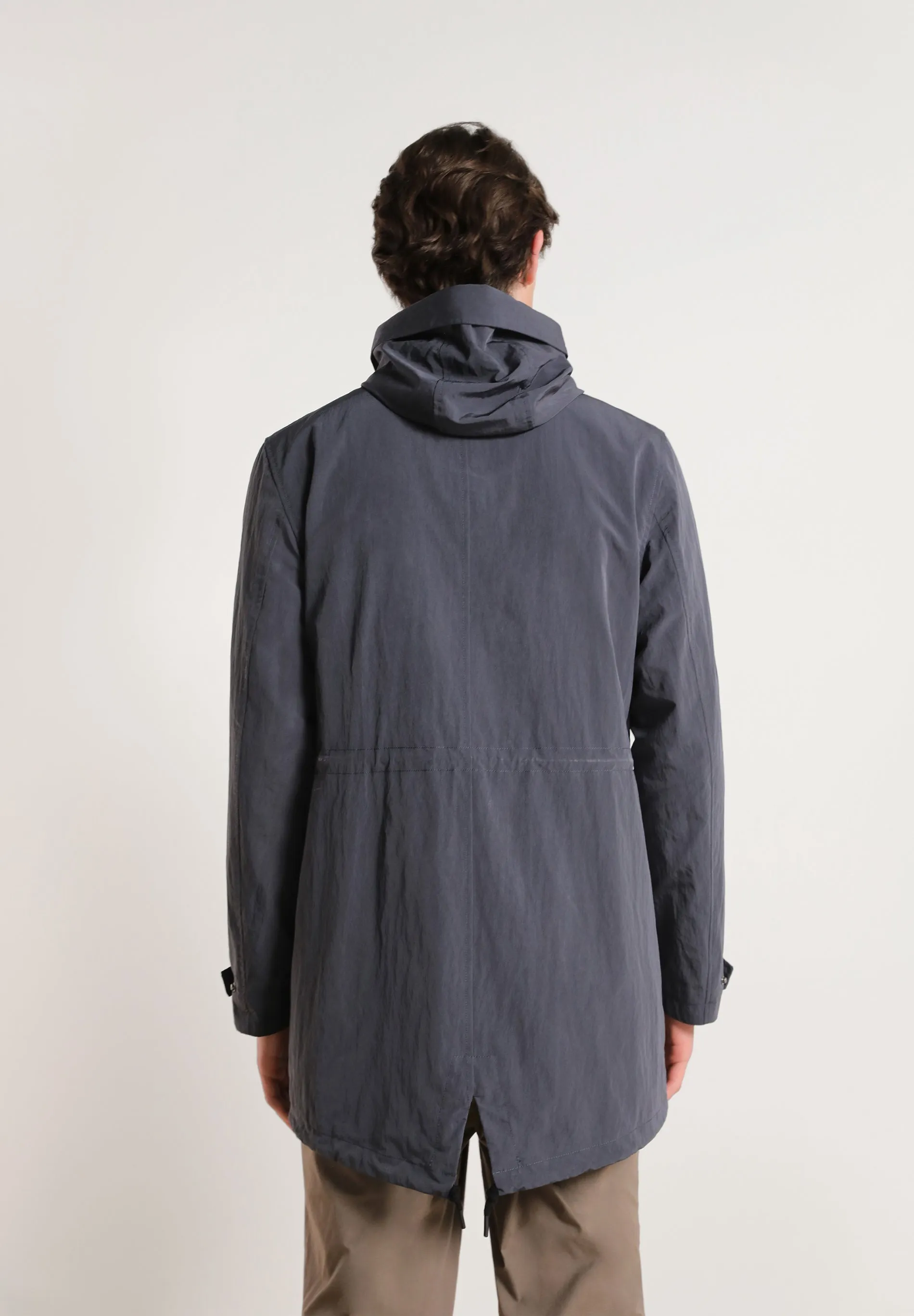 LIGHTWEIGHT HOODED PARKA