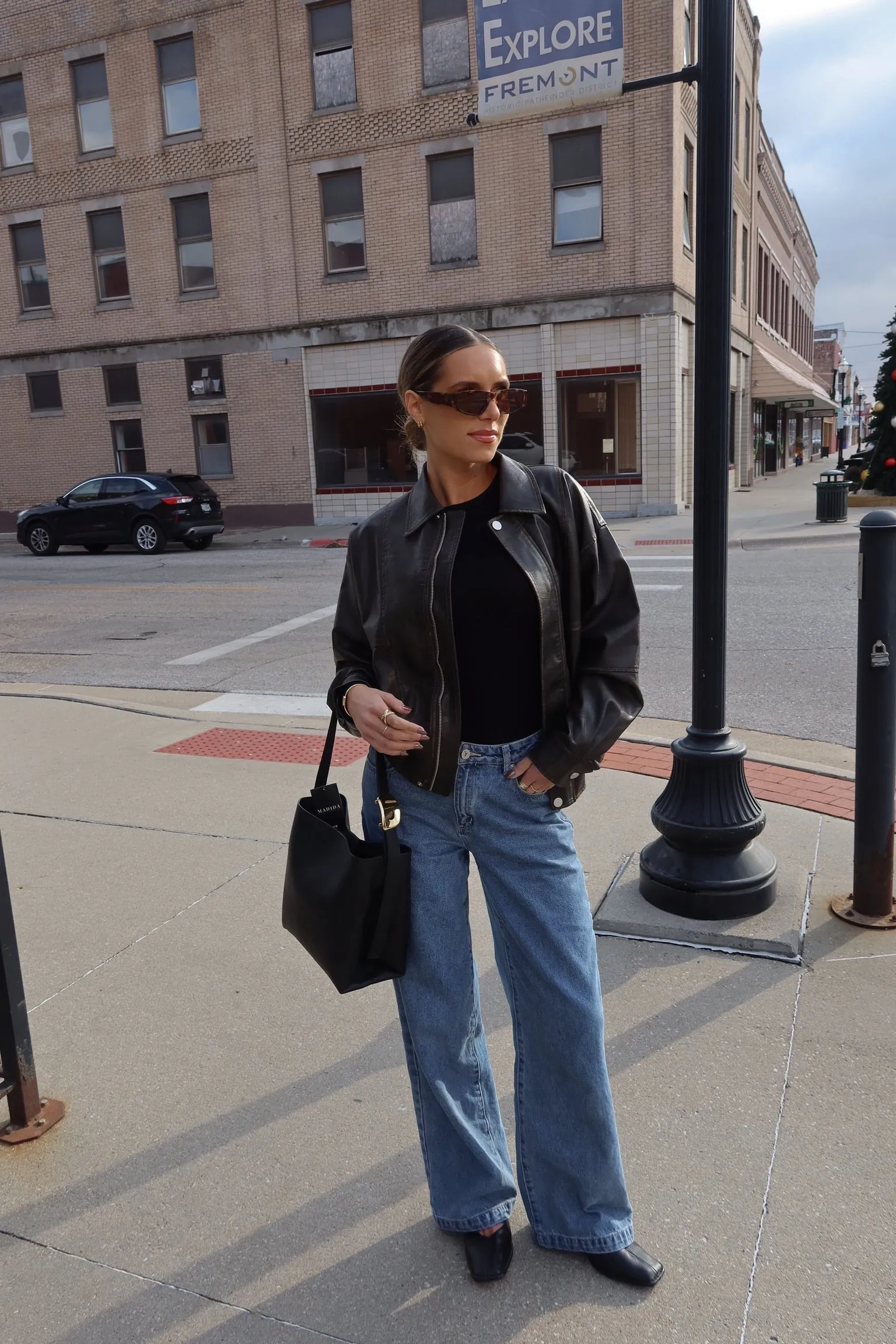 Rory Vintage Vegan Bomber In Brown