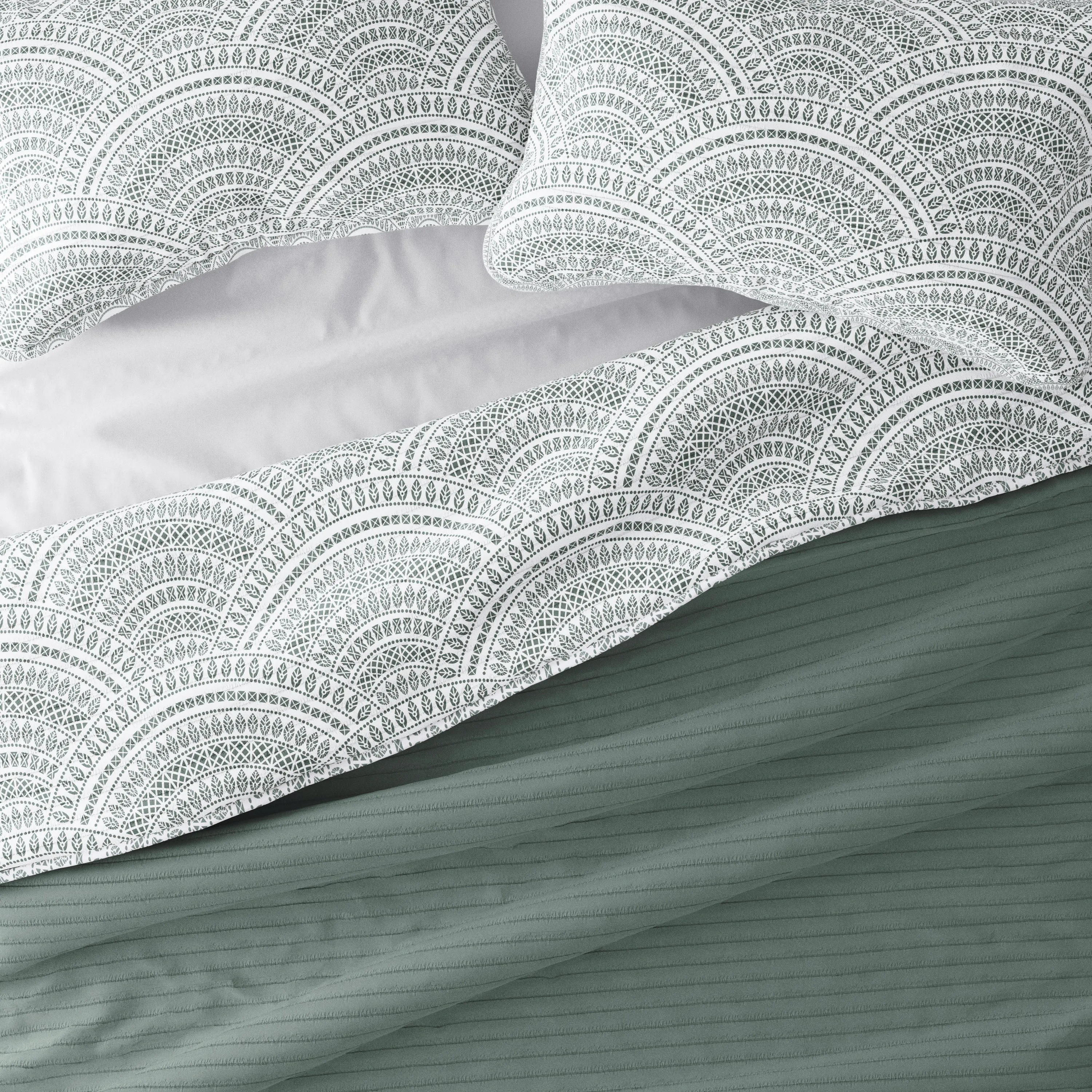 Scallop Reversible Quilted Coverlet Set