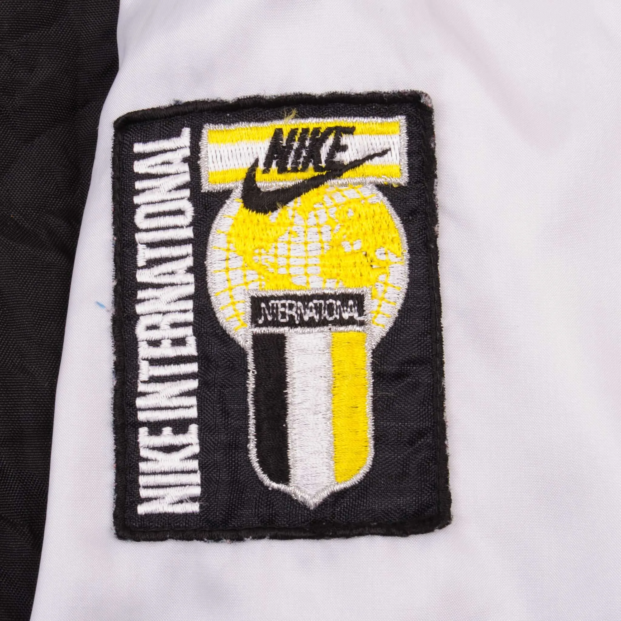 VINTAGE NIKE INTERNATIONAL WINDBREAKER JACKET 1990S SIZE LARGE