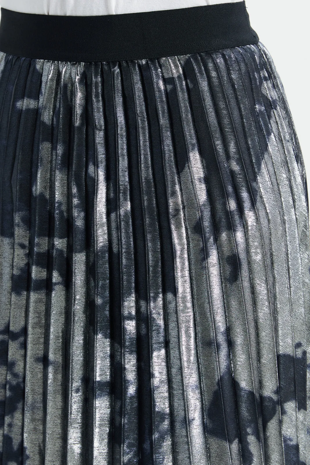 Women Black Foil Printed Pleated Skirt